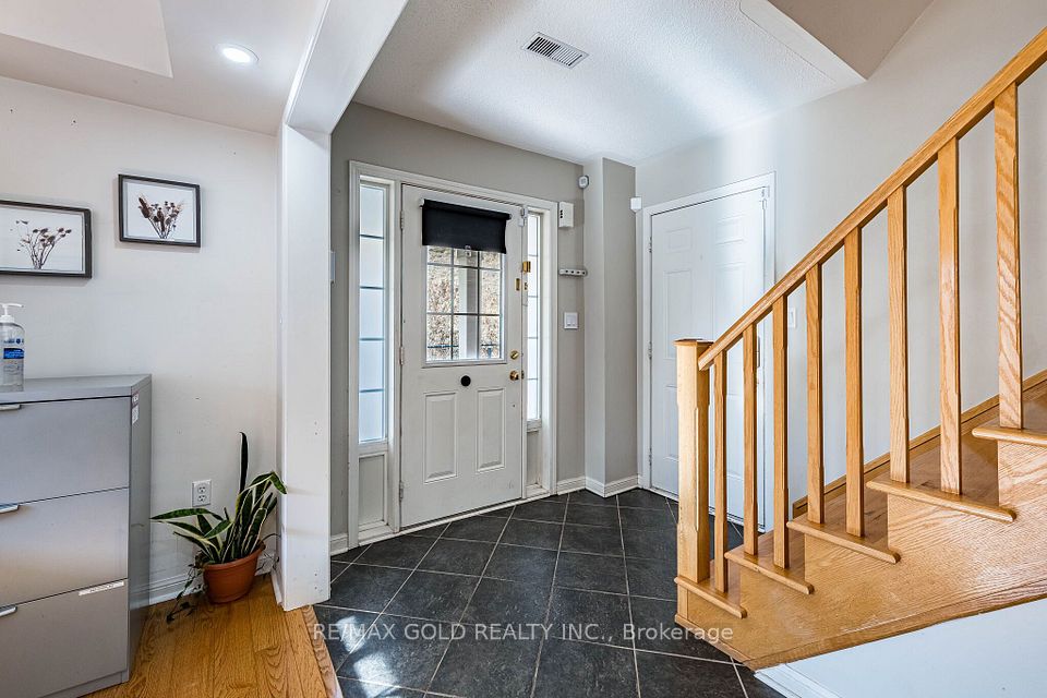 102 Decker Hollow Circle, Brampton, ON L6X 0L5 15