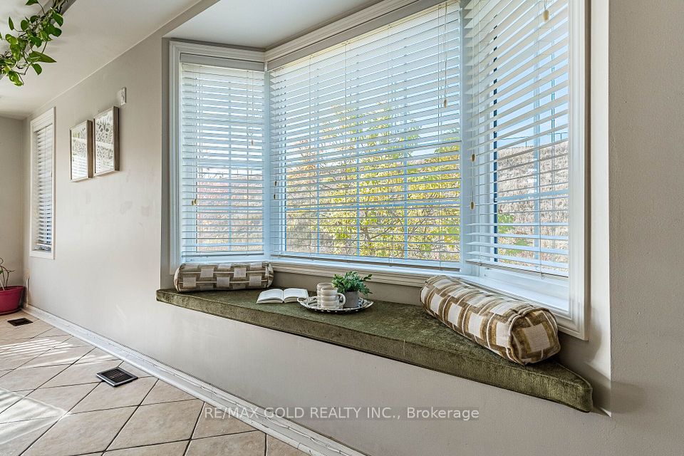 102 Decker Hollow Circle, Brampton, ON L6X 0L5 24