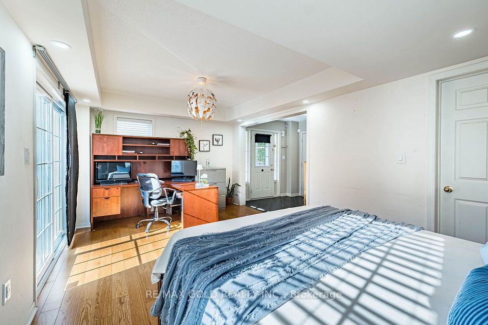 102 Decker Hollow Circle, Brampton, ON L6X 0L5 17