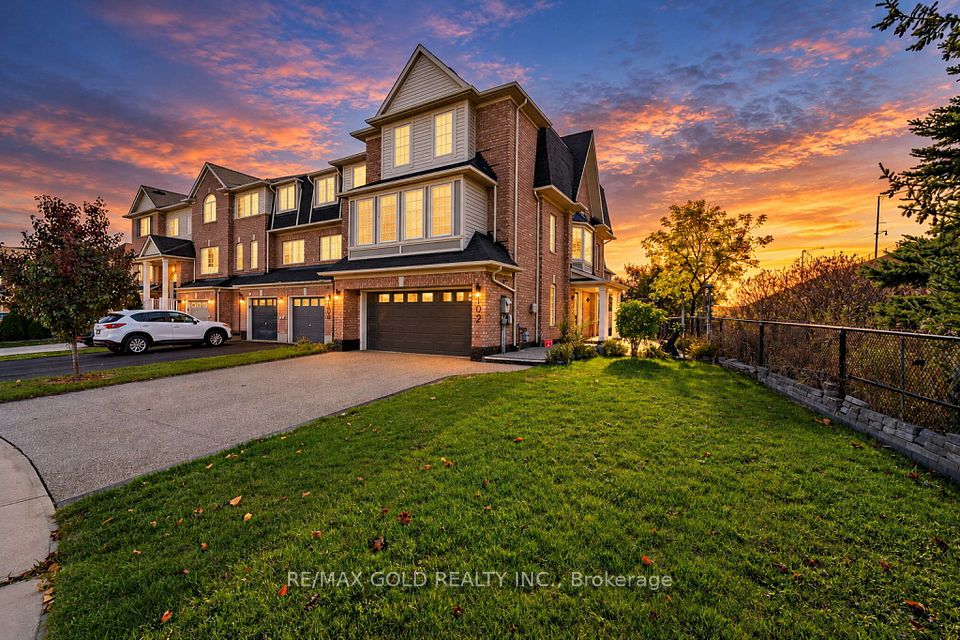 102 Decker Hollow Circle, Brampton, ON L6X 0L5 5