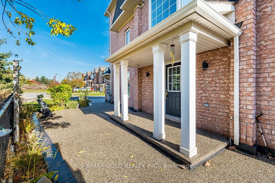 102 Decker Hollow Circle, Brampton, ON L6X 0L5 13