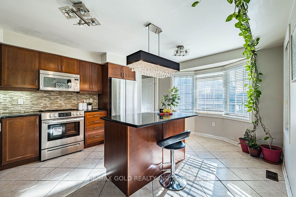 102 Decker Hollow Circle, Brampton, ON L6X 0L5 25