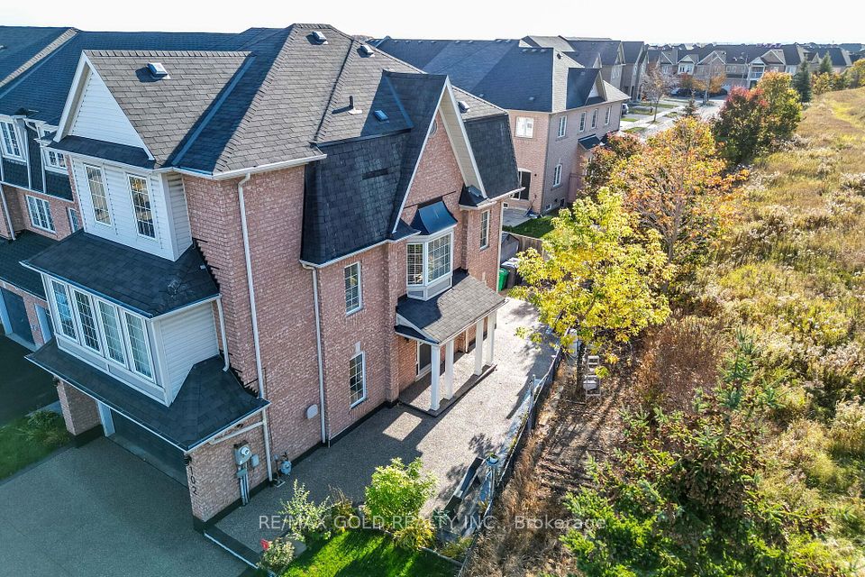 102 Decker Hollow Circle, Brampton, ON L6X 0L5 10