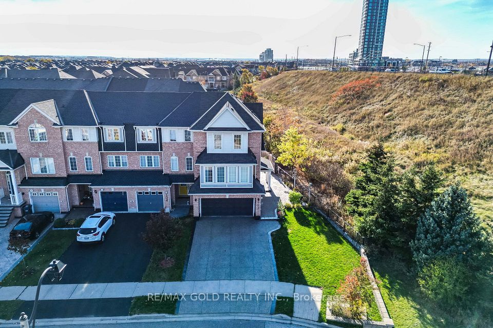 102 Decker Hollow Circle, Brampton, ON L6X 0L5 8