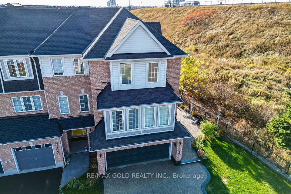 102 Decker Hollow Circle, Brampton, ON L6X 0L5 9