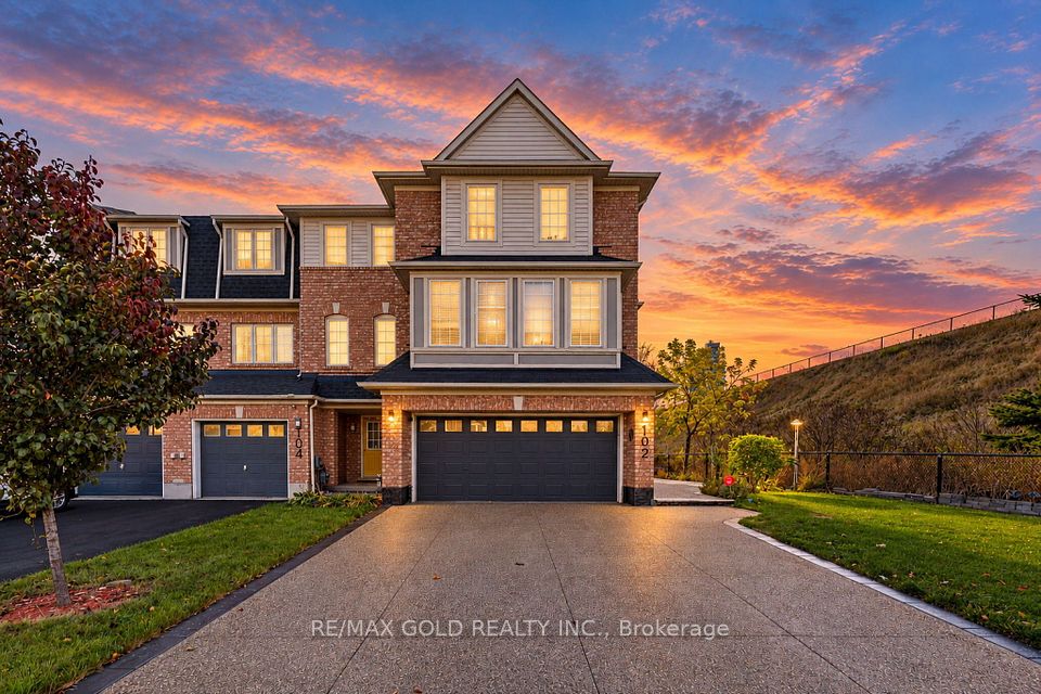 102 Decker Hollow Circle, Brampton, ON L6X 0L5 2