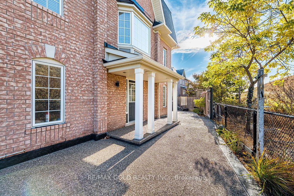 102 Decker Hollow Circle, Brampton, ON L6X 0L5 11