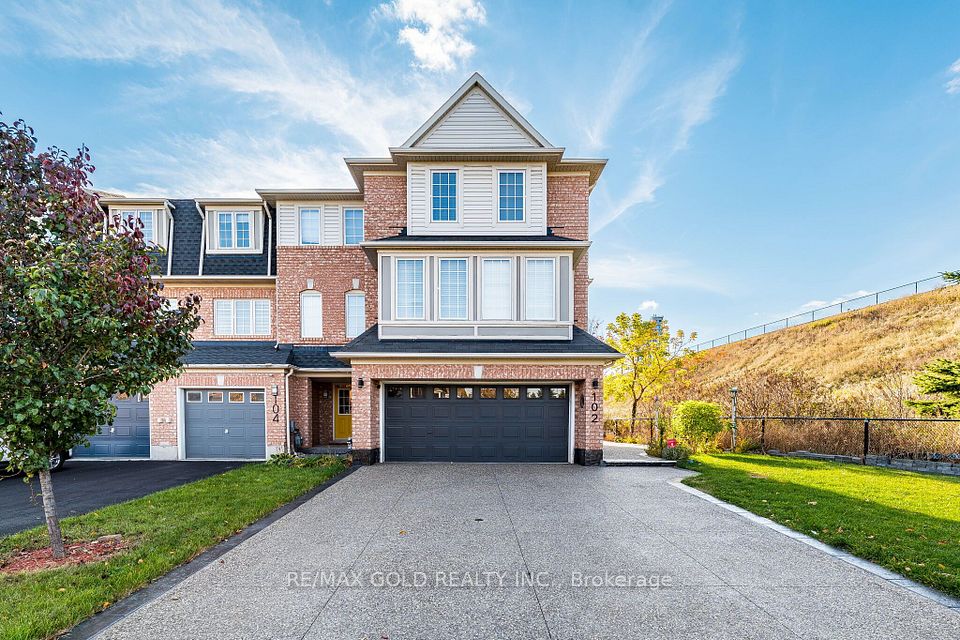 Att/Row/Townhouse at 102 Decker Hollow Circle, Brampton, ON L6X 0L5