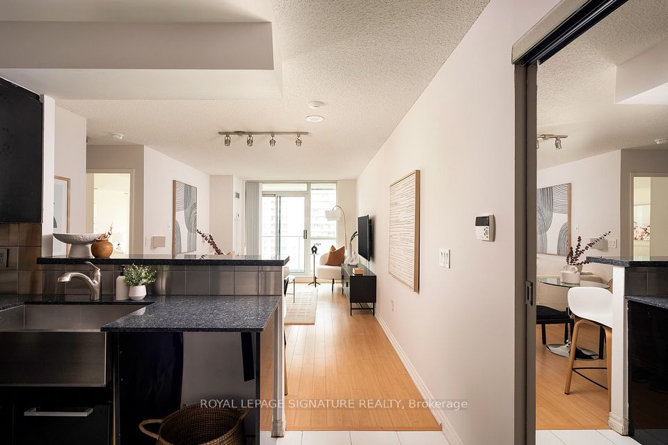 17 Michael Power Place 601, Toronto, ON M9A 5G5 3