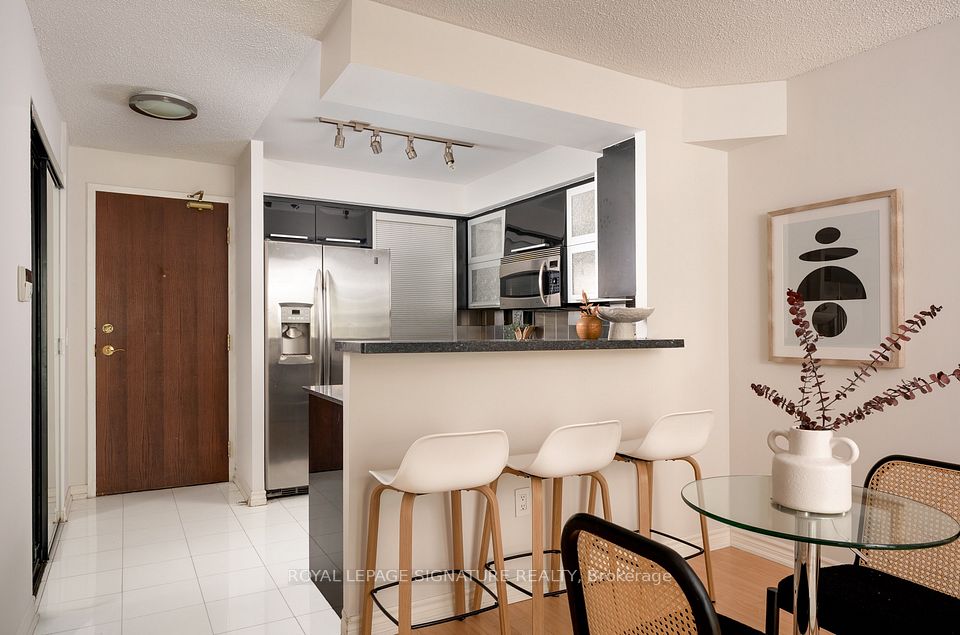 17 Michael Power Place 601, Toronto, ON M9A 5G5 9