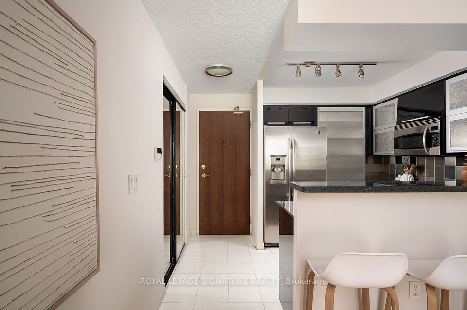 17 Michael Power Place 601, Toronto, ON M9A 5G5 5