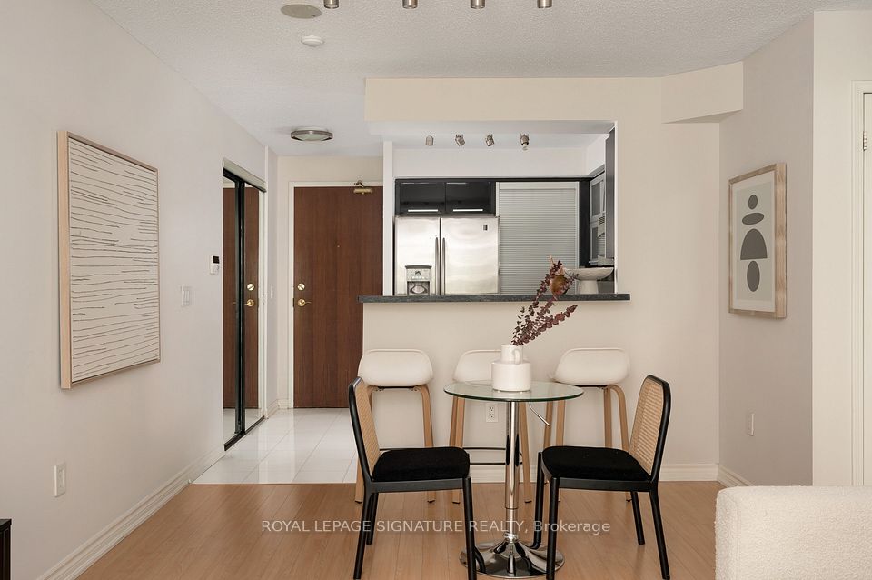17 Michael Power Place 601, Toronto, ON M9A 5G5 6