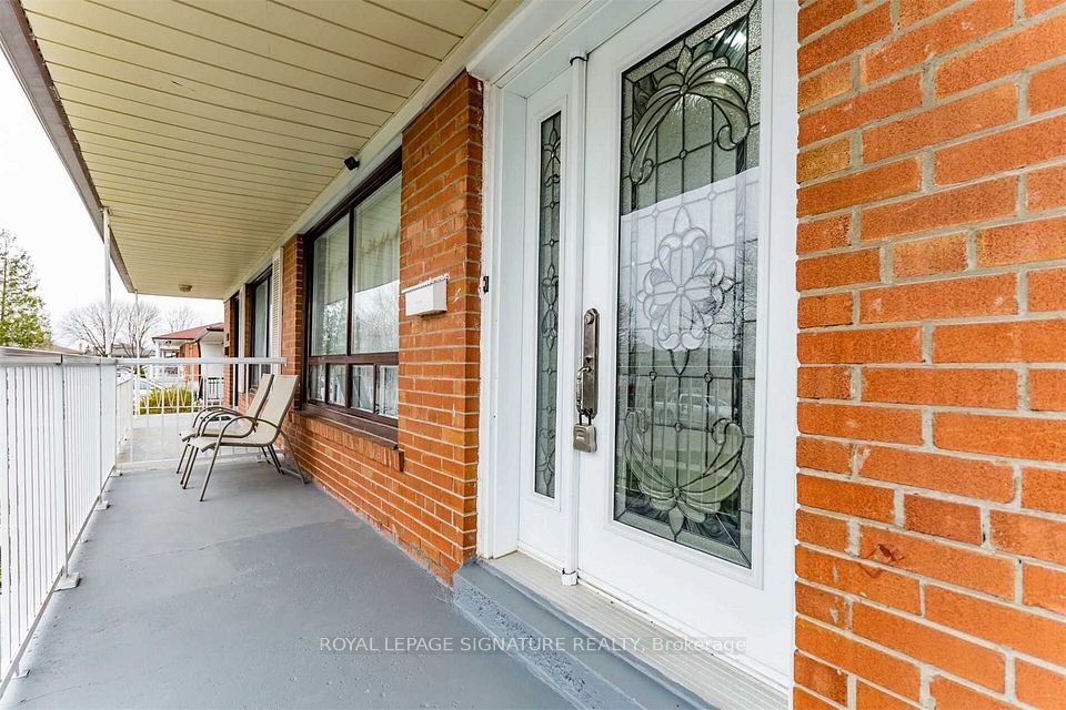 7516 Wrenwood Crescent Main, Mississauga, ON L4T 2V7 3