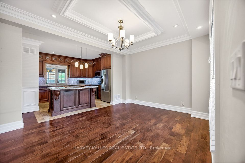 17 Lockheed Boulevard, Toronto, ON M9P 2H5 8