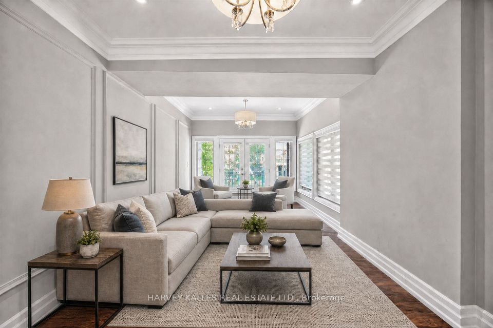 17 Lockheed Boulevard, Toronto, ON M9P 2H5 11