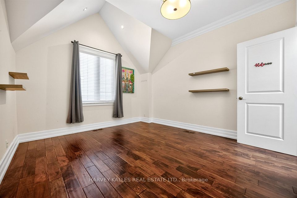 17 Lockheed Boulevard, Toronto, ON M9P 2H5 25