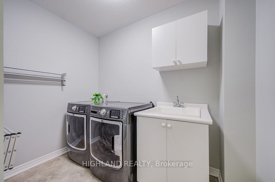 3175 Robert Brown Boulevard, Oakville, ON L6M 0P5 8