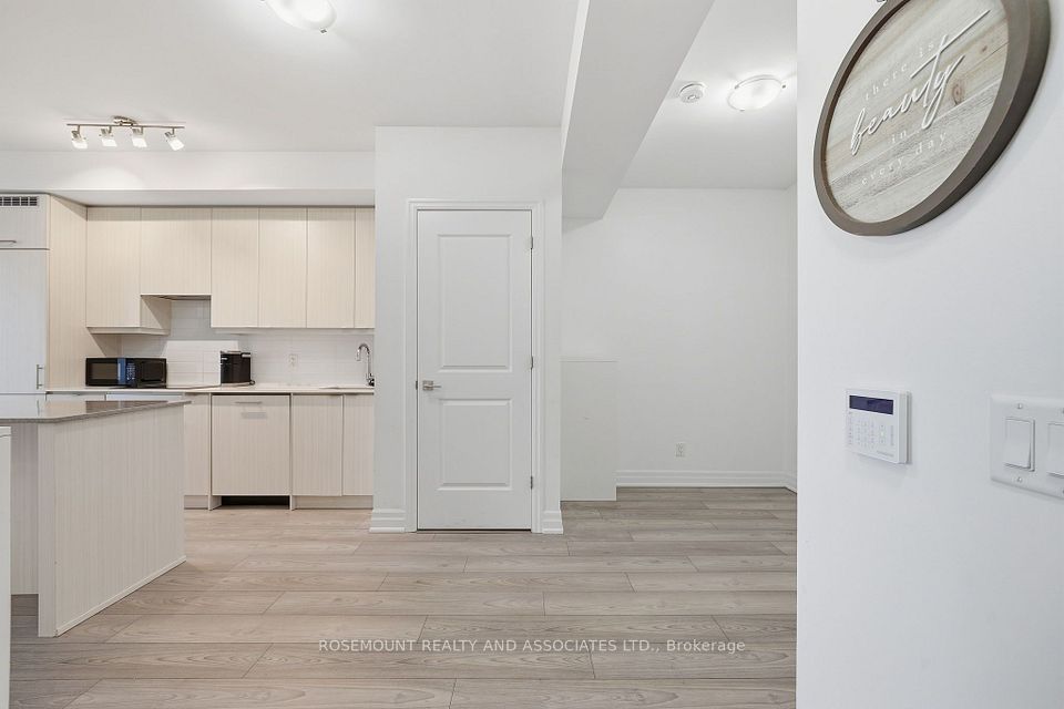 36 Elm Drive W 5, Mississauga, ON L5B 0N3 6