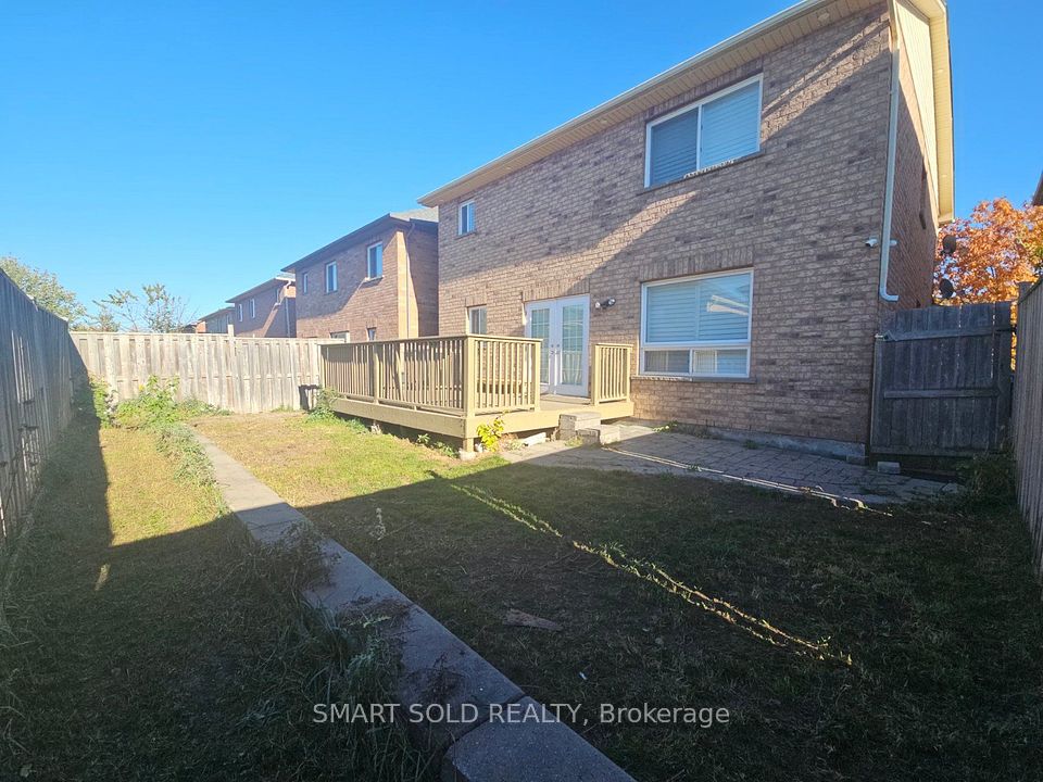 10 Fairhill Avenue # Main + 2nd floor, Brampton, ON L7A 2A9 17