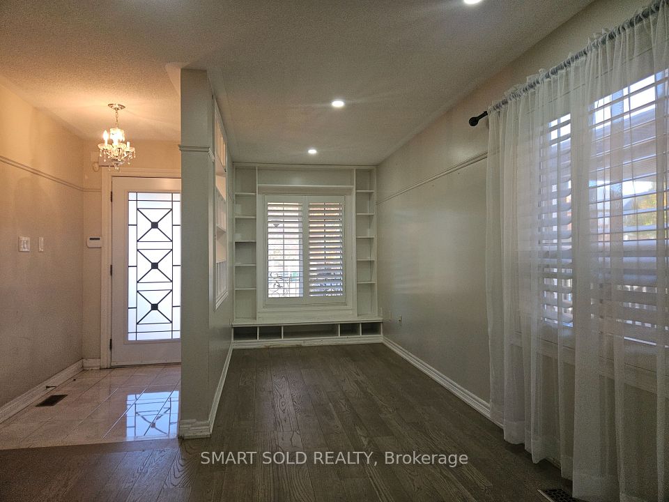 10 Fairhill Avenue # Main + 2nd floor, Brampton, ON L7A 2A9 4