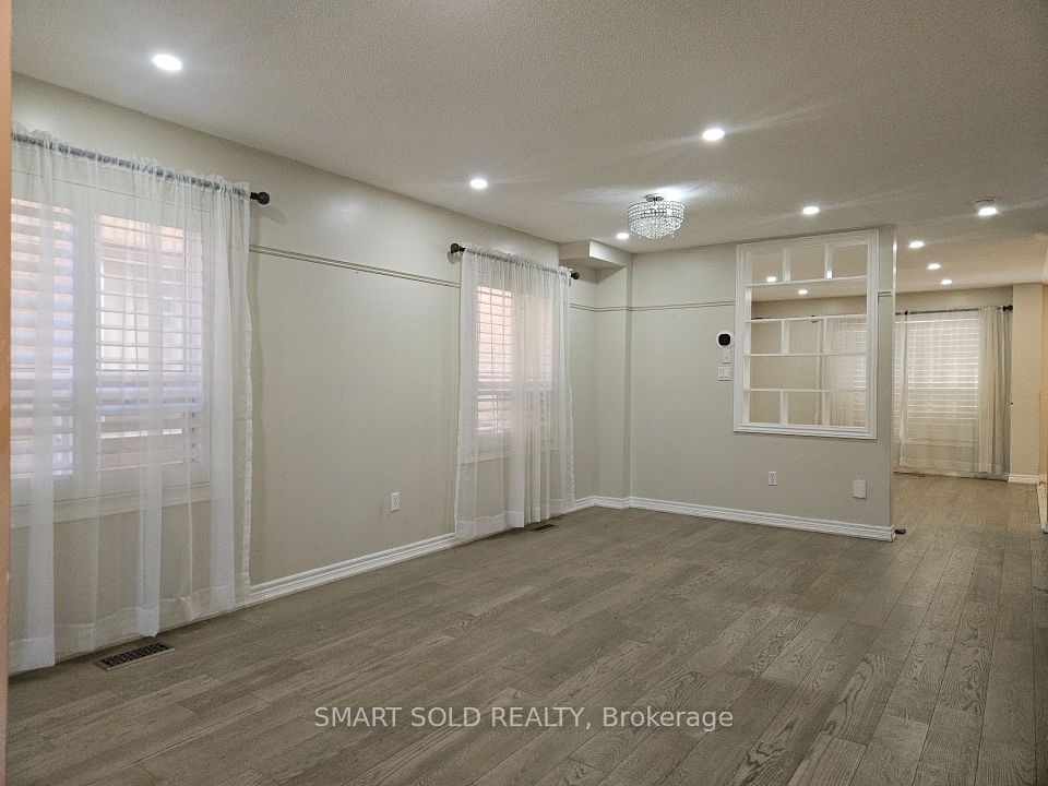 10 Fairhill Avenue # Main + 2nd floor, Brampton, ON L7A 2A9 3
