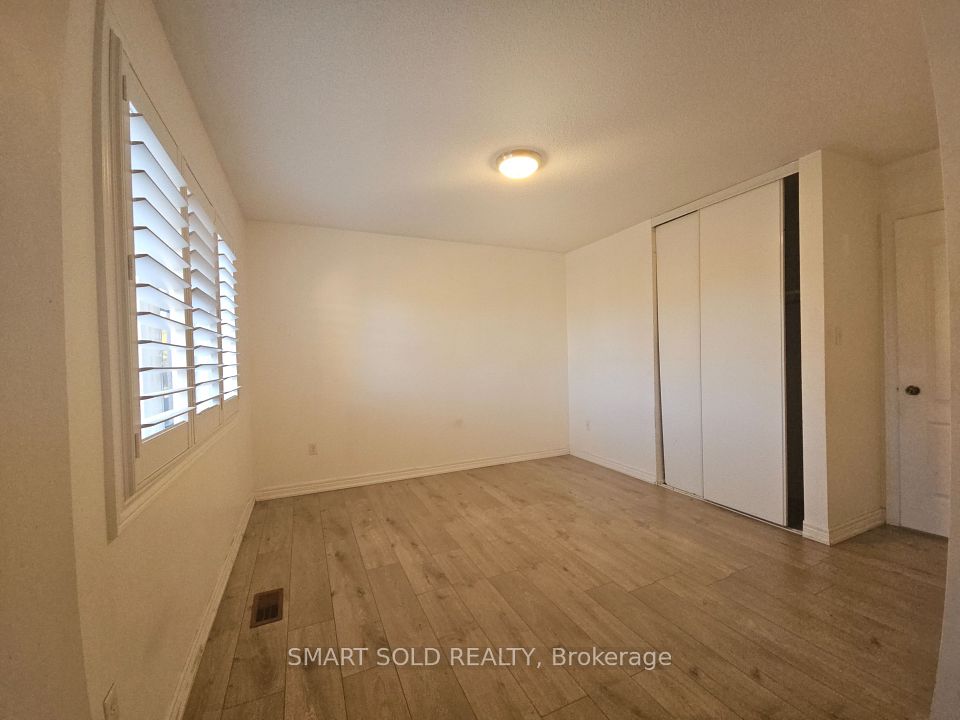 10 Fairhill Avenue # Main + 2nd floor, Brampton, ON L7A 2A9 13