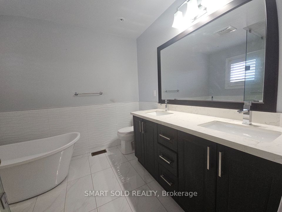 10 Fairhill Avenue # Main + 2nd floor, Brampton, ON L7A 2A9 15