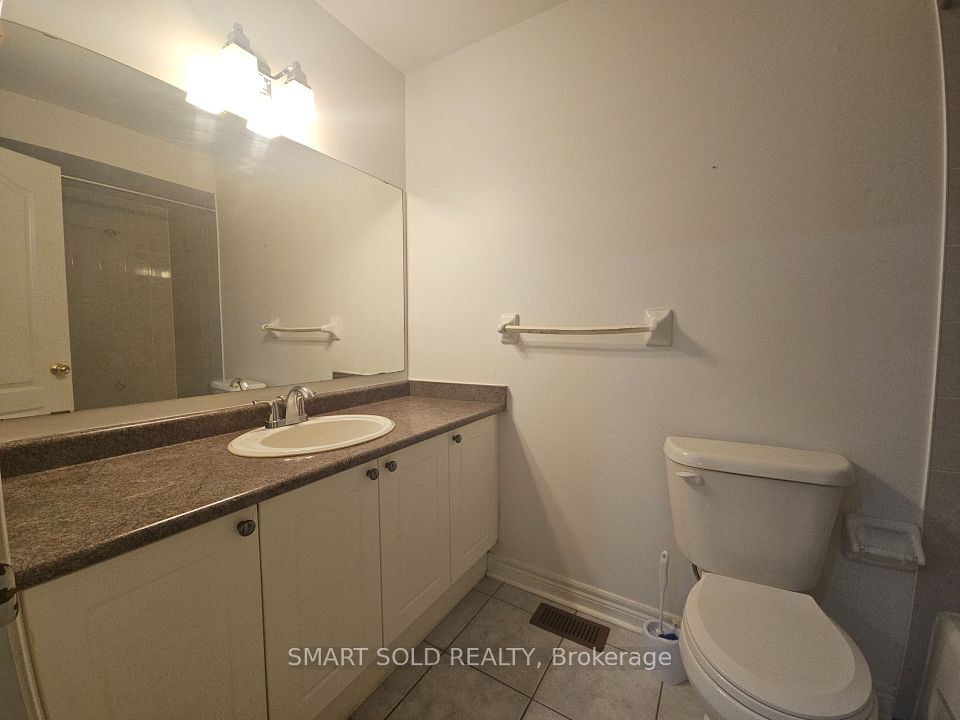 10 Fairhill Avenue # Main + 2nd floor, Brampton, ON L7A 2A9 16