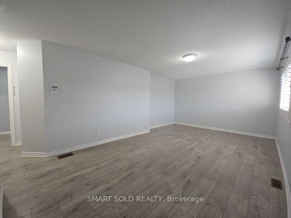 10 Fairhill Avenue # Main + 2nd floor, Brampton, ON L7A 2A9 9