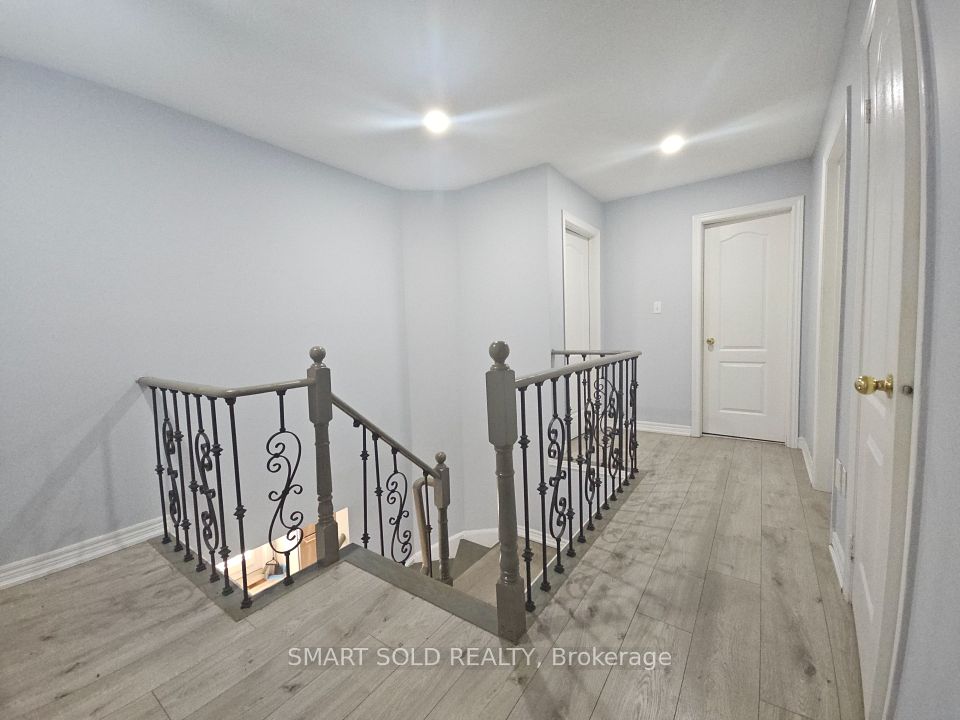 10 Fairhill Avenue # Main + 2nd floor, Brampton, ON L7A 2A9 8