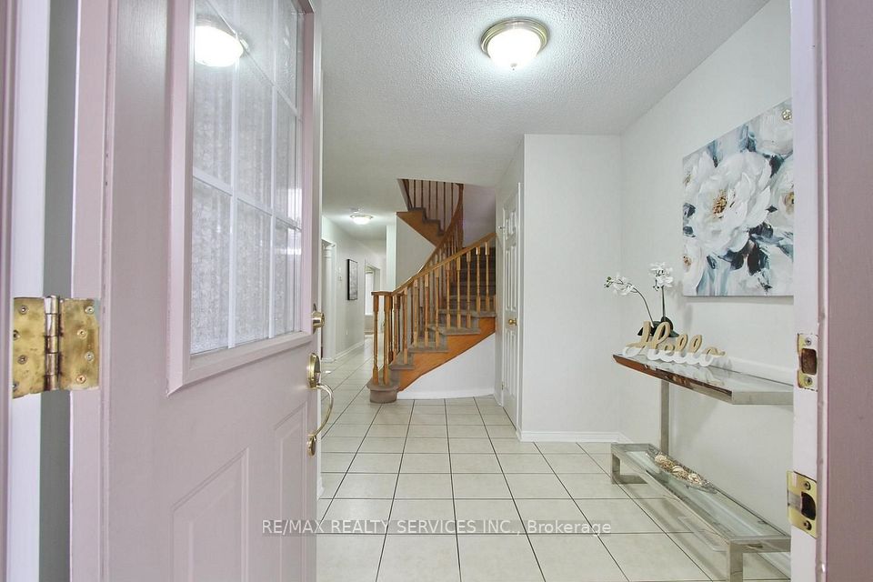 52 Lennon Trail, Brampton, ON L6Y 5P7 6