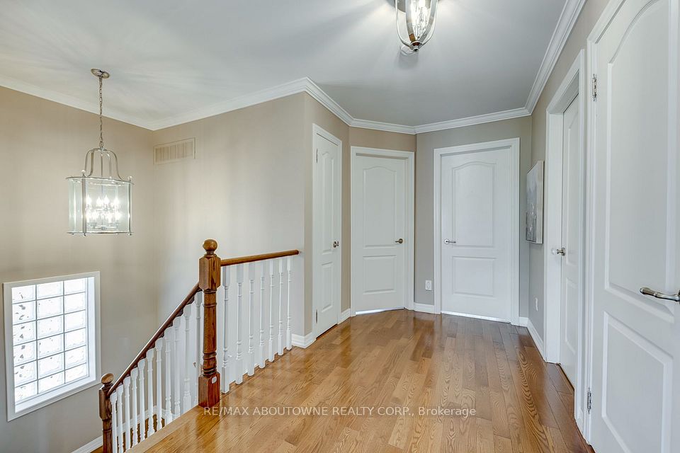 241 Lexington Road, Oakville, ON L6H 6L5 23