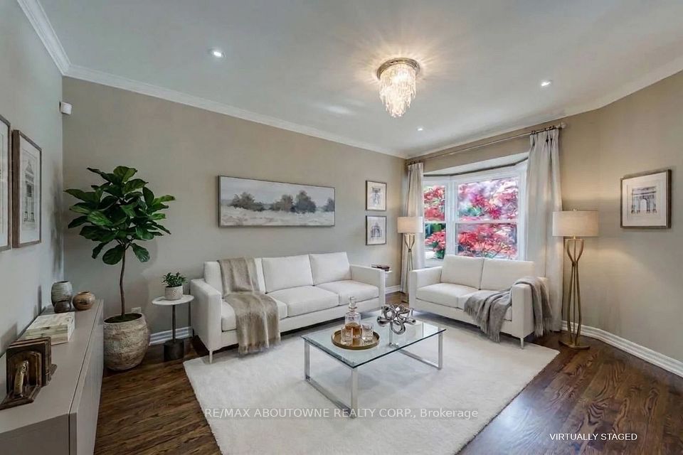 241 Lexington Road, Oakville, ON L6H 6L5 5