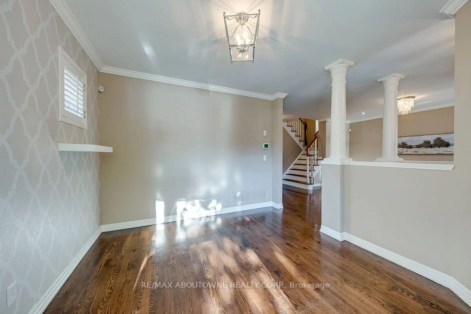 241 Lexington Road, Oakville, ON L6H 6L5 8
