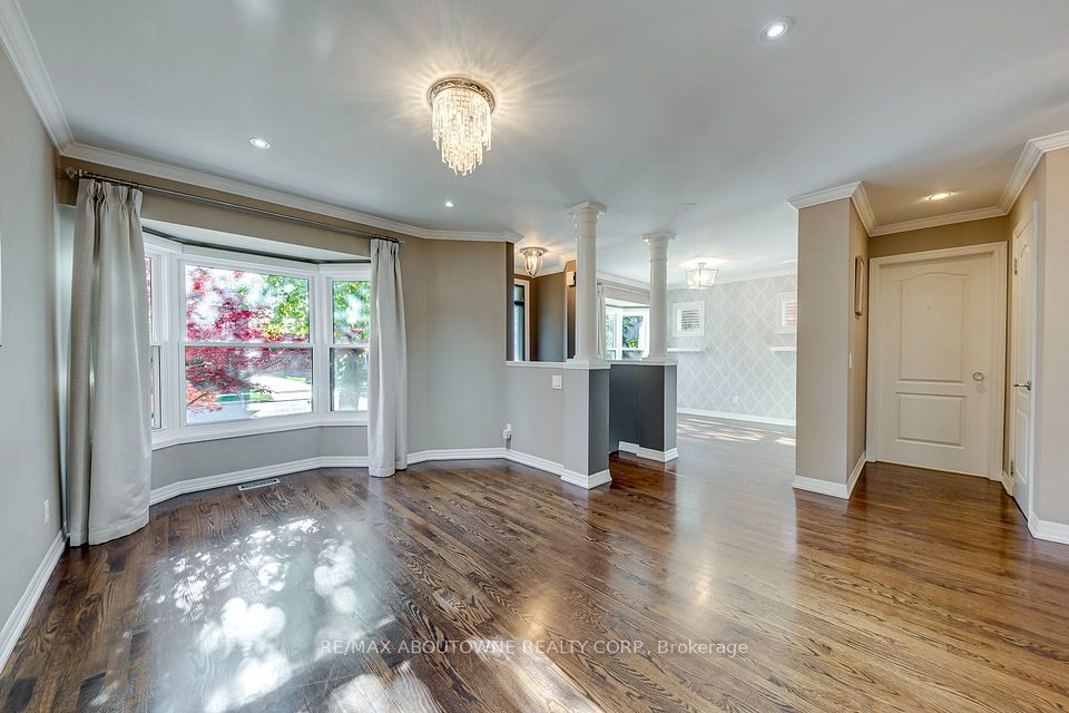 241 Lexington Road, Oakville, ON L6H 6L5 6