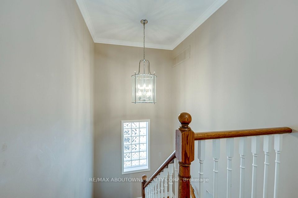 241 Lexington Road, Oakville, ON L6H 6L5 22