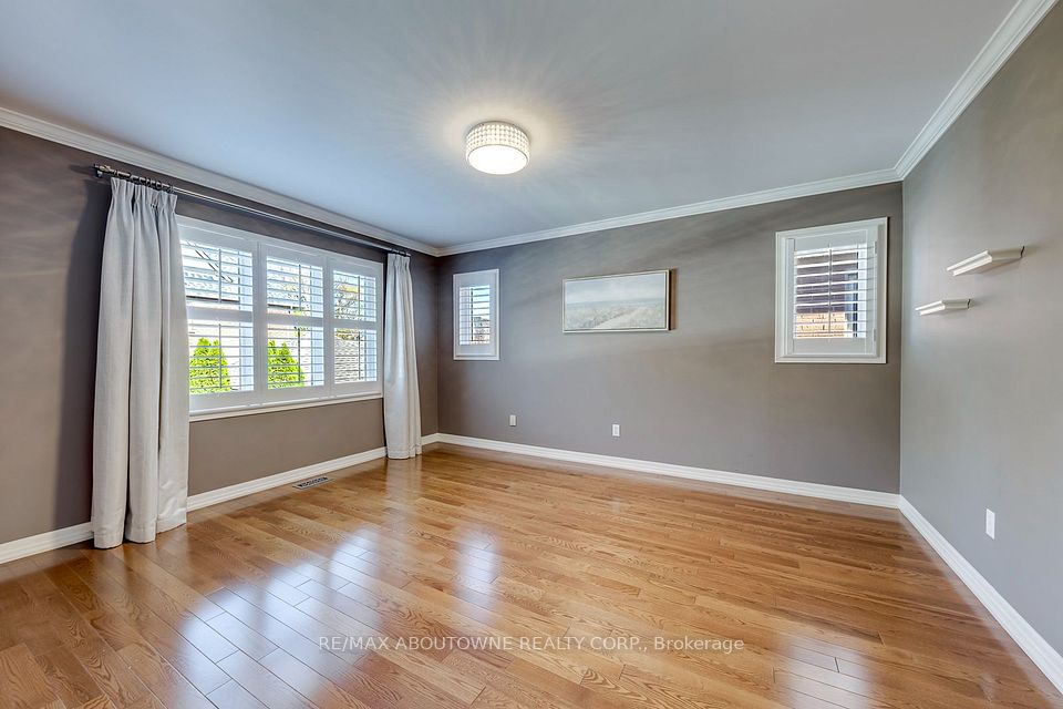 241 Lexington Road, Oakville, ON L6H 6L5 25