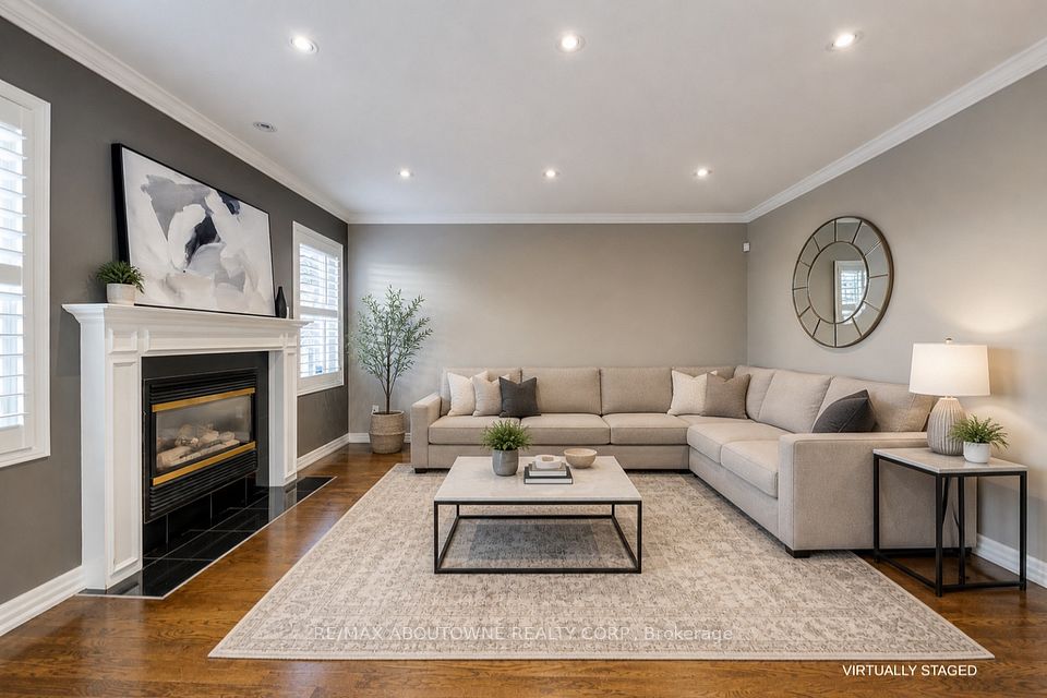 241 Lexington Road, Oakville, ON L6H 6L5 13