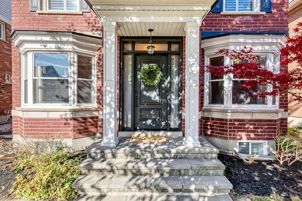 241 Lexington Road, Oakville, ON L6H 6L5 2