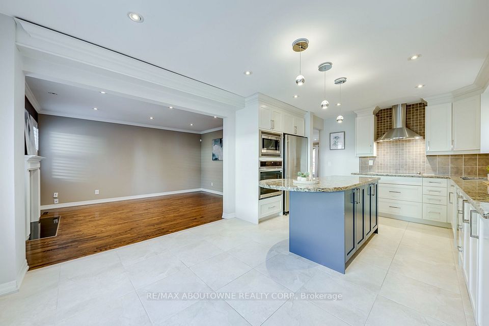 241 Lexington Road, Oakville, ON L6H 6L5 19