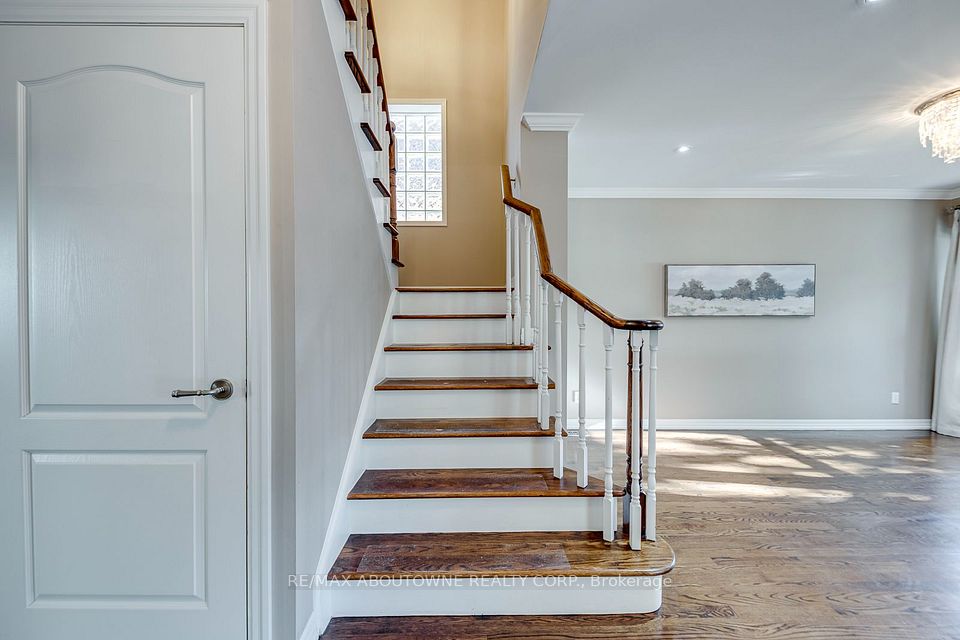 241 Lexington Road, Oakville, ON L6H 6L5 21