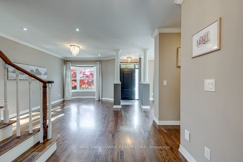 241 Lexington Road, Oakville, ON L6H 6L5 10