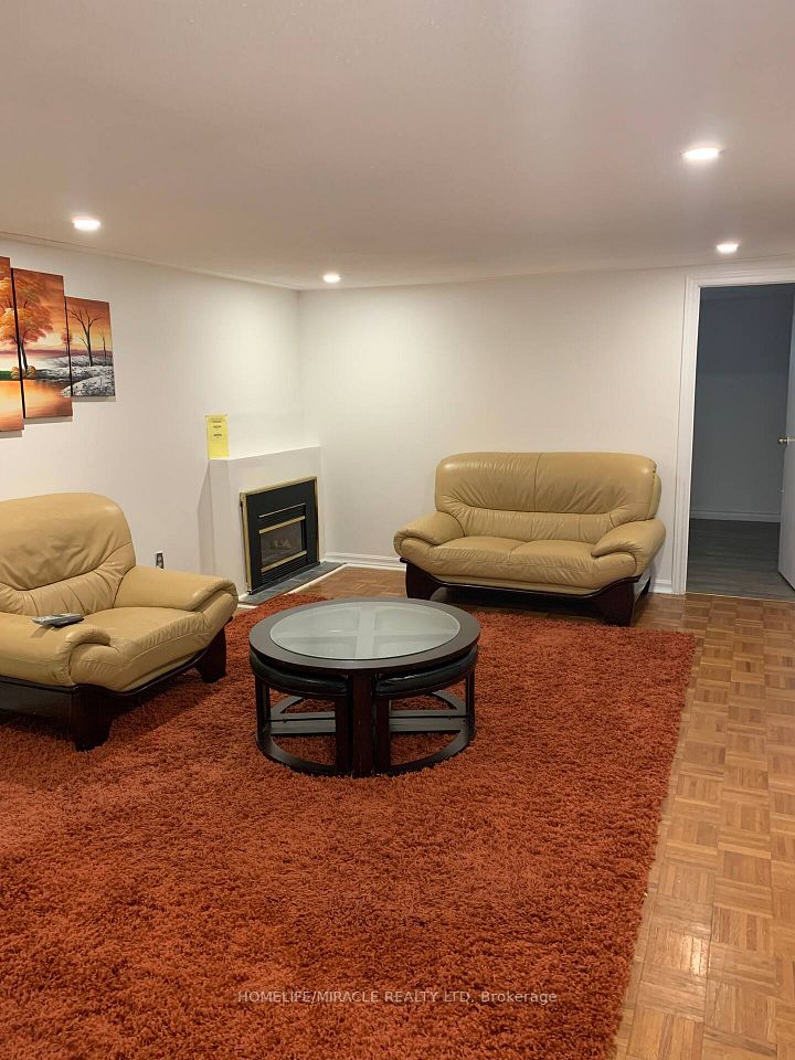 Semi-Detached at 3485 Oakglade Crescent B, Mississauga, ON L5C 1X4