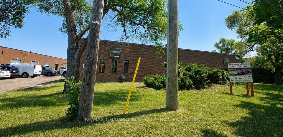 227 Advance Boulevard 16, Brampton, ON L6T 4J2 2