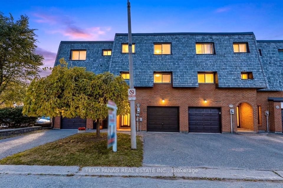 Condo Townhouse at 28 Briar Path, Brampton, ON L6T 2A2
