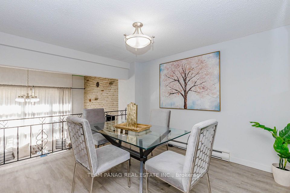 28 Briar Path, Brampton, ON L6T 2A2 16