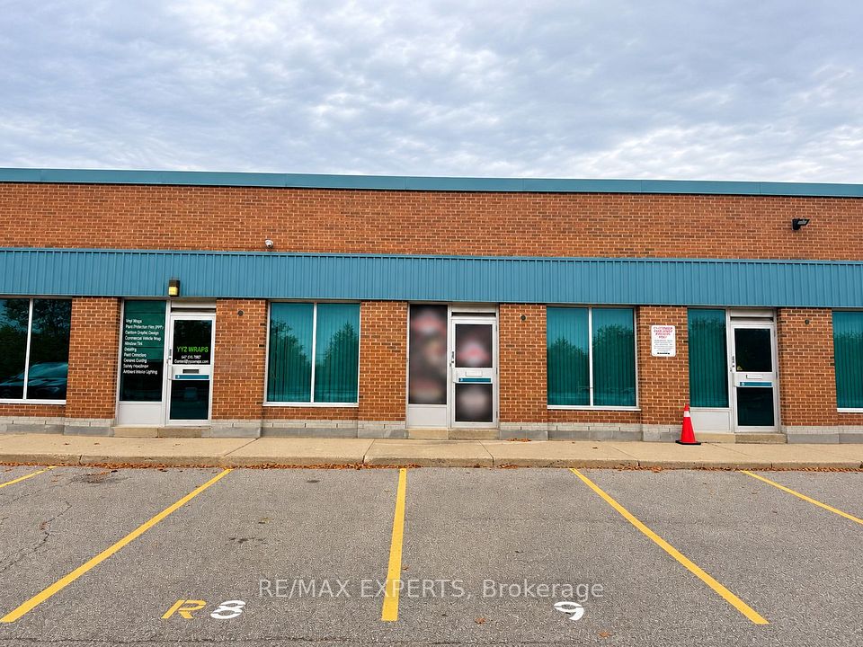 1662 Bonhill Road 9, Mississauga, ON L5T 1E1