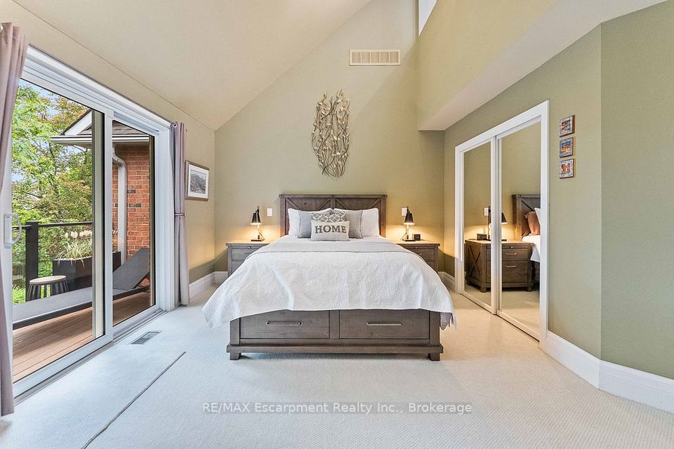 2331 Marine Drive, Oakville, ON L6L 1C2 21