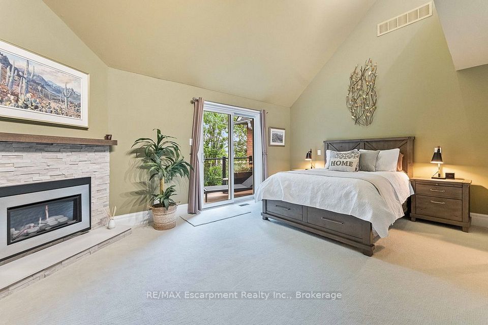 2331 Marine Drive, Oakville, ON L6L 1C2 20