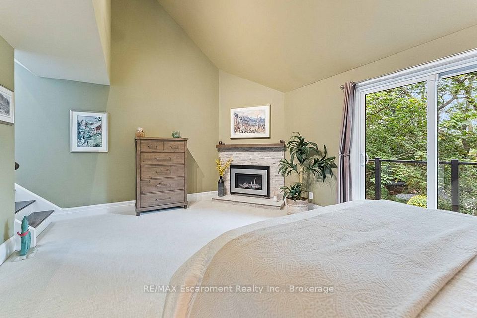 2331 Marine Drive, Oakville, ON L6L 1C2 23